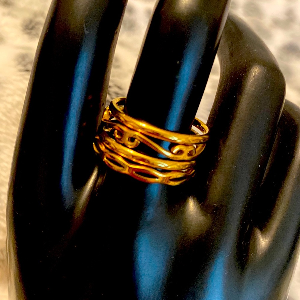 Set of 4 gold tone stainless steel rings